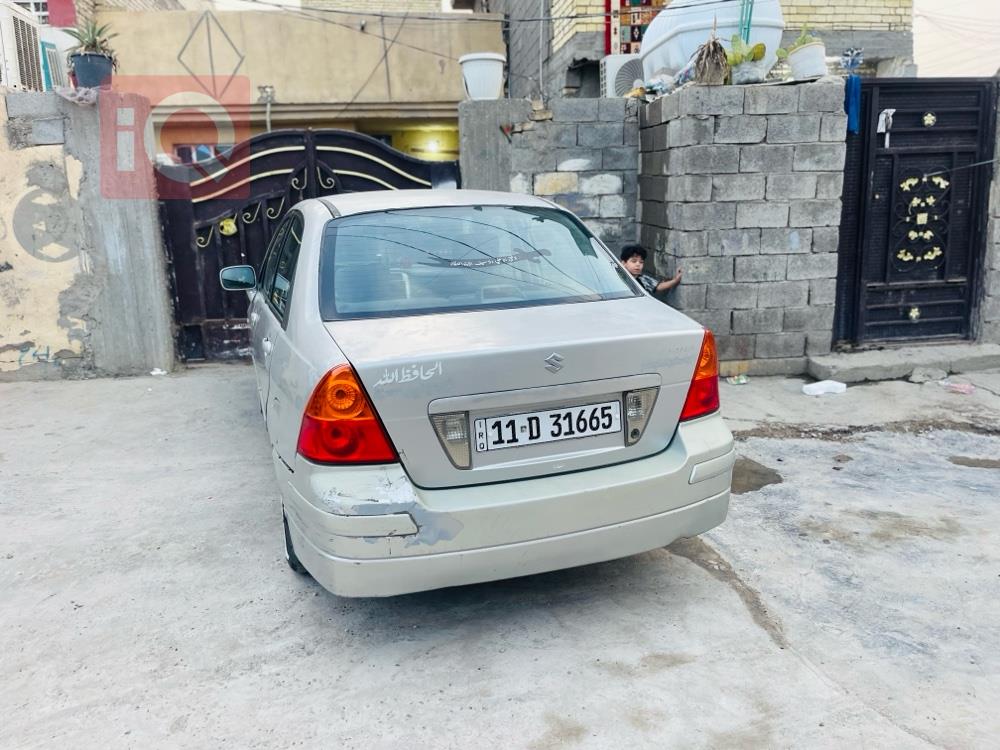 سوزوکی لیانا
